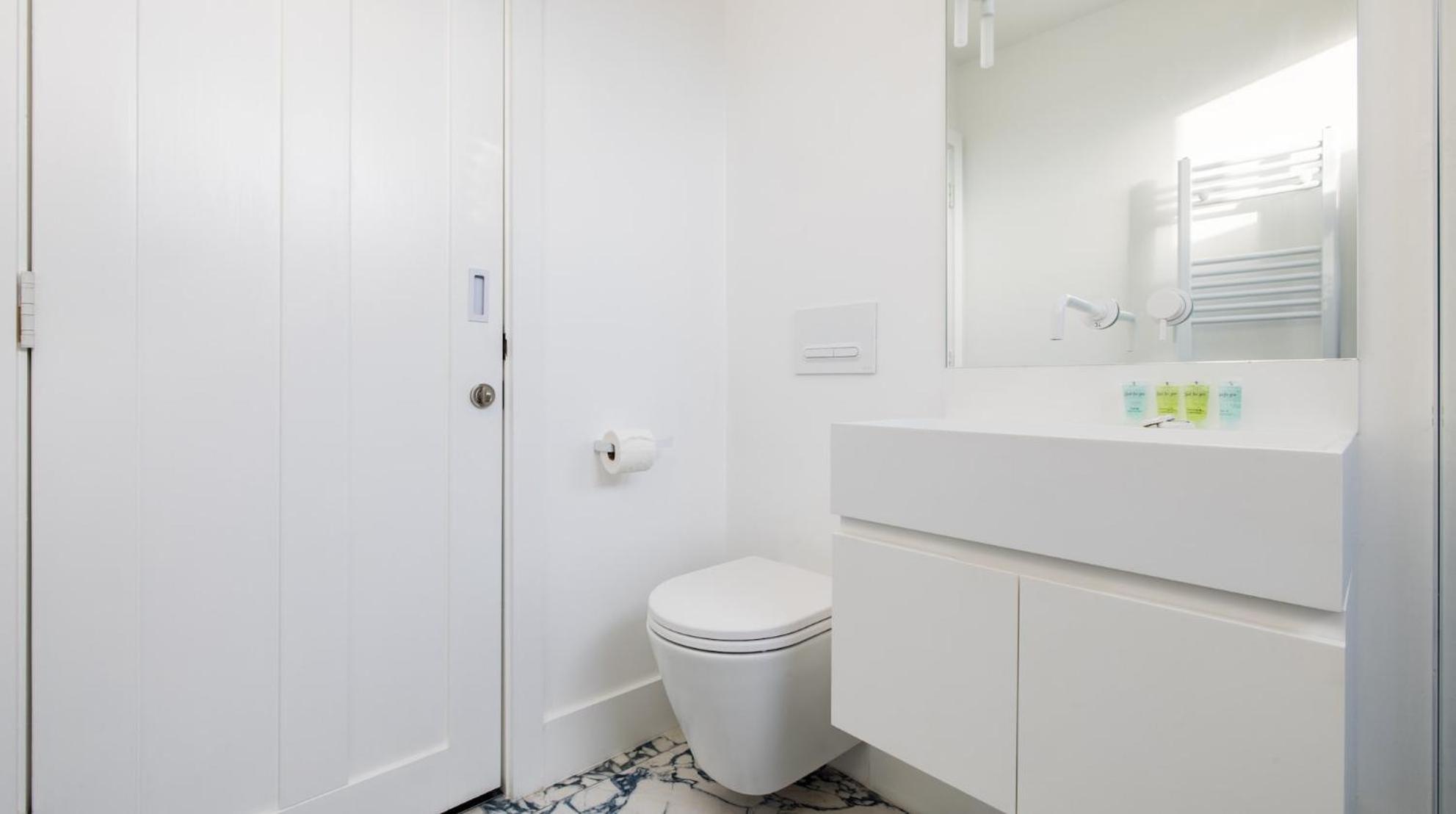 Spectacular 2 Bed Scandi Style Penthouse With Terrace